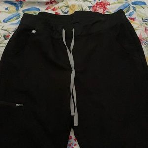 Women’s Fig scrub bottoms (jogger style)